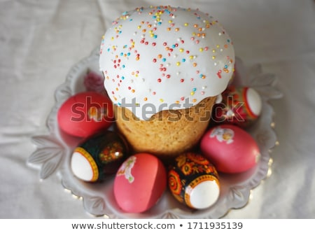 Foto stock: Easter Table With Sweet Eggs Pink Roses And Fresh Cakes