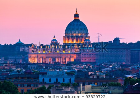 Foto d'archivio: Saint Peter Basilica Lit At Night In The Vatican Rome Italy