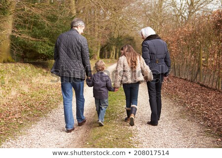 Stockfoto: Leindochter · die · met · grootmoeder · loopt