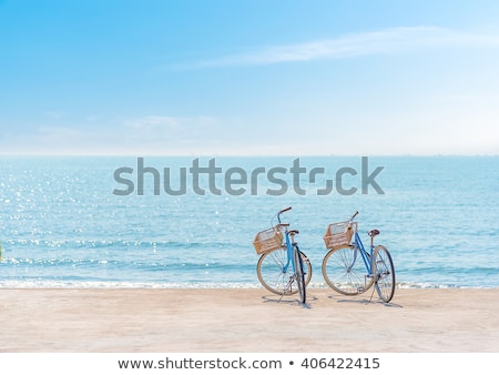 Foto stock: Bicycle On The Atlantic Ocean Coast