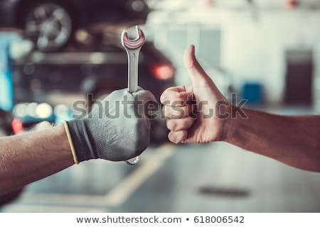 Foto d'archivio: Worker In Maintenance Service Station