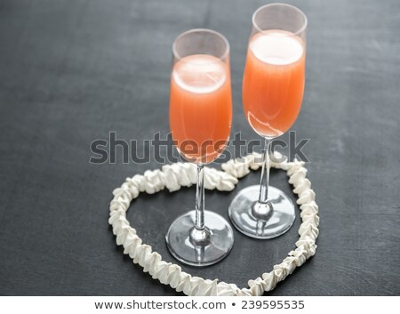 Stockfoto: Two Bellini Cocktails With Hearts