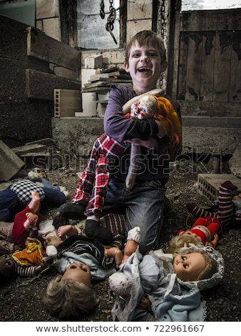 Foto stock: Creepy Children And Scary Dolls In The Barn
