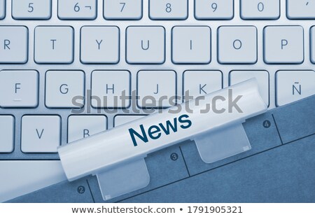 Foto stock: Online News - Written On Blue Keyboard Key