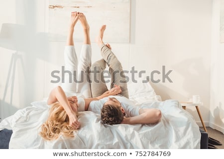 Foto stock: Couple Relaxing In Bed