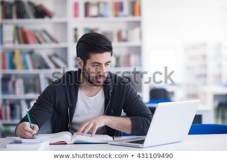 Jovem estudante do sexo masculino feliz com laptop Foto stock © dotshock