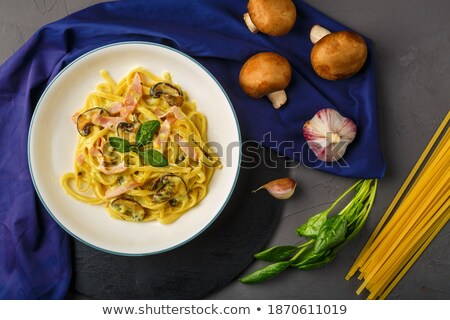 Foto stock: Enedor · y · champiñones · en · servilleta · azul