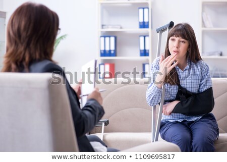 Zdjęcia stock: Injured Woman Visiting Phychologist For Advice