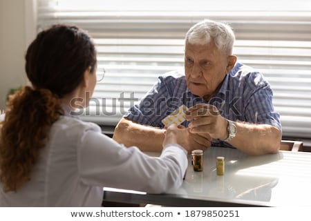 Zdjęcia stock: Doctor Explaining And Giving A Consultation To A Patient Medical