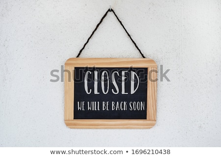 Closed Written At A Wooden Sign Foto stock © nito