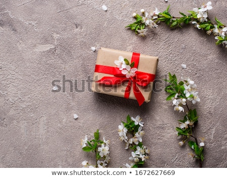 Foto d'archivio: Cherry Or Plum Blossom And Gift Box