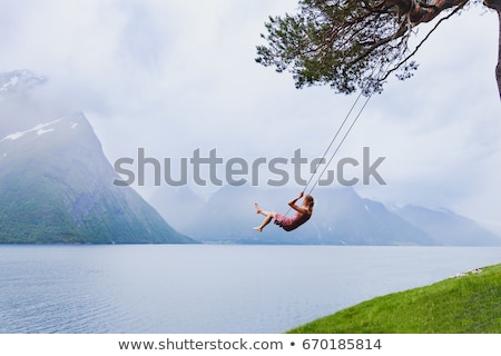 Foto stock: Young Barefoot Woman