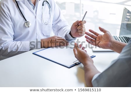 Stockfoto: Doctor Consulting Patient And Recommend Treatment Methods And Ho