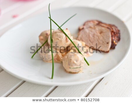 Foto d'archivio: Potatoe Sallad With Some Meat In The Background