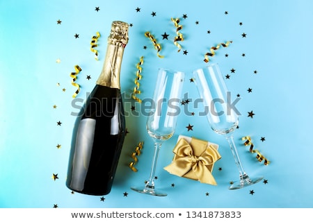 Foto stock: Egalos · y · botella · de · champán