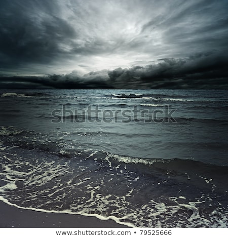 Foto d'archivio: Stormy Clouds Over Dark Ocean