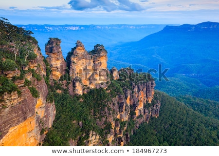 Zdjęcia stock: The Famous Three Sisters Rock Formation In The Blue Mountains Na