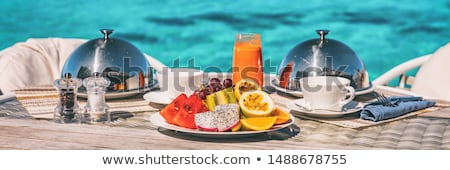 Couple Eating At Hotel Restaurant On Hawaii Travel Vacation Beach Drinking Hawaiian Drink Mai Tai H Stockfoto © Maridav