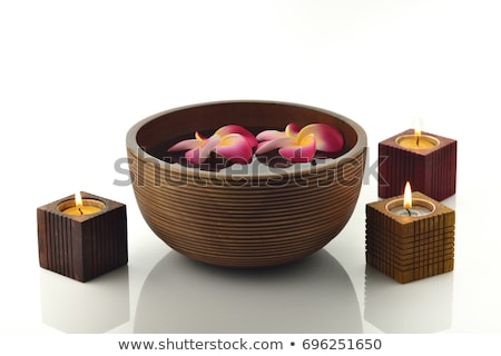 Imagine de stoc: Bowl Of Water And Flowers