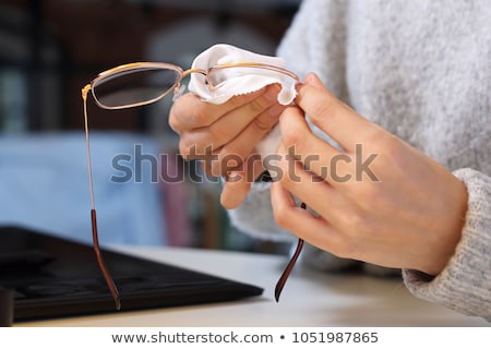 Stockfoto: Woman Cleans The Glasses