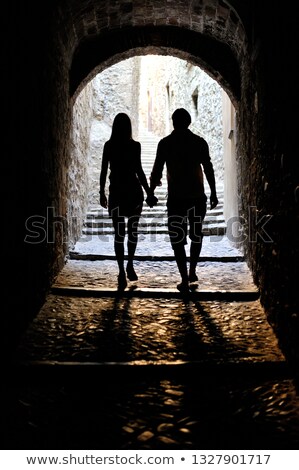 Foto stock: Couple In Tunnel