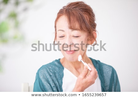 Foto stock: Senior Woman With Mirror And Make Up Blush Brush