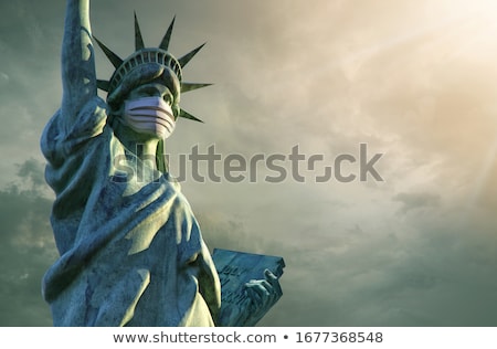 Foto stock: Statue Of Liberty In Medical Mask Coronavirus In Usa Coronavir