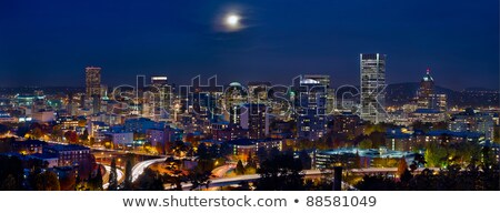 Zdjęcia stock: Moon Over Portland Oregon City Skyline At Blue Hour
