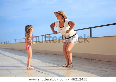 Stockfoto: Ijpe · Vrouw · Met · Meisje · Op · Veranda