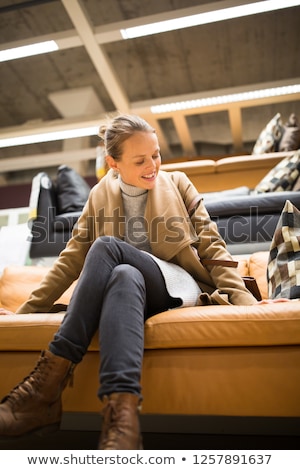 Zdjęcia stock: Pretty Young Woman Choosing The Right Lamp For Her Apartment