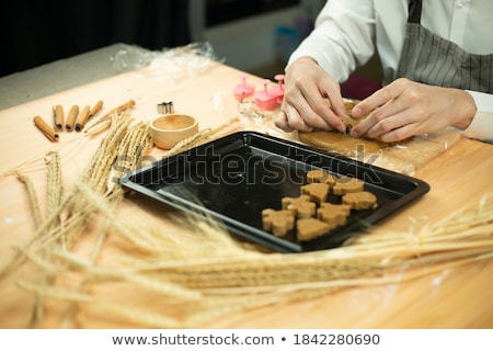 Zdjęcia stock: Male Hands Form With Fresh Dough On The Kitchen