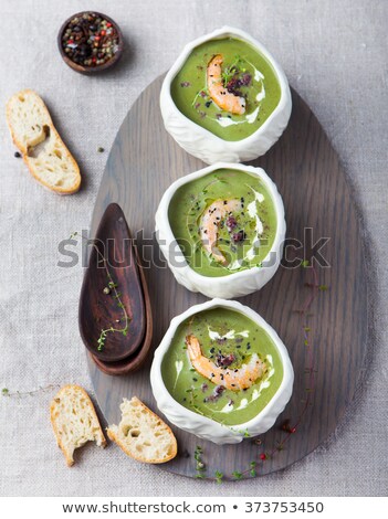 Foto d'archivio: Broccoli Spinach Cream Soup With Shrimp Top View