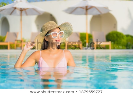 Foto d'archivio: Beautiful Asian Young Woman With Hat