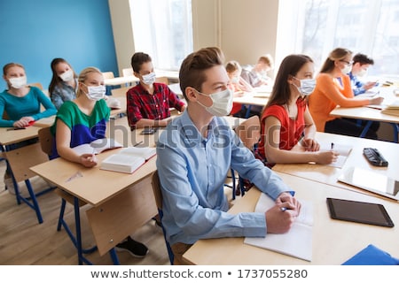 Foto stock: Olegiala · en · la · clase · de · la · escuela · secundaria