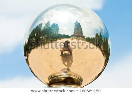 Foto d'archivio: Metal Ball In Spherical Environment