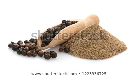 Foto d'archivio: Black Pepper Powder On Wooden Scoop Isolated