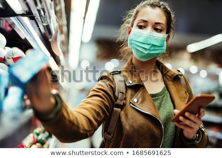 Zdjęcia stock: Young Woman Shopping At Supermarket