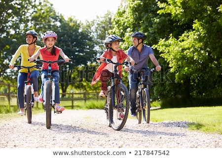 [[stock_photo]]: Amille · de · quatre · avec · des · vélos