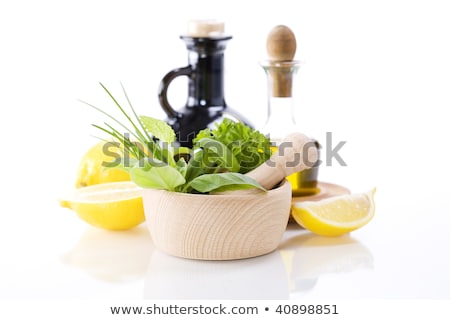 Foto stock: Ceite · de · oliva, · vinagre, · hierbas · curativas · y · limón.