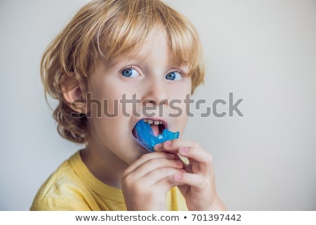 Foto stock: Three Year Old Boy Shows Myofunctional Trainer Helps Equalize The Growing Teeth And Correct Bite D