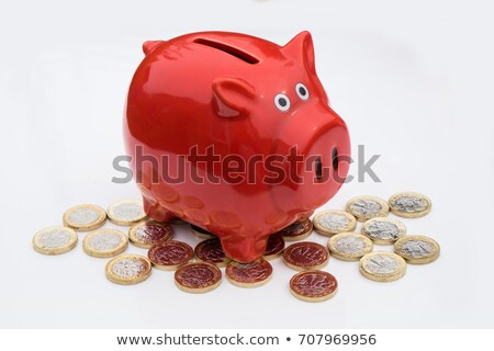 Foto d'archivio: Piggy Bank And Pound Sterling