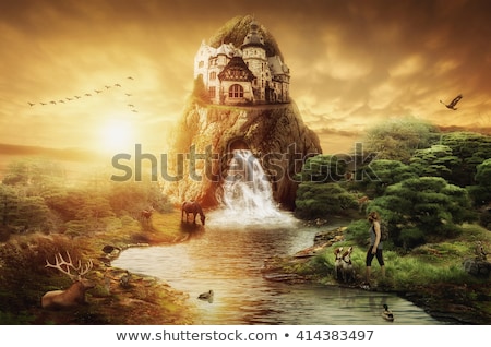 Foto stock: The Palace In The Evening With Reflection From Pond