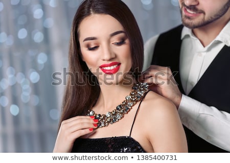 Foto d'archivio: Beautiful Young Woman In Necklace