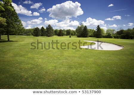 Foto d'archivio: Bunker On Golf Course And Cloudy Sky