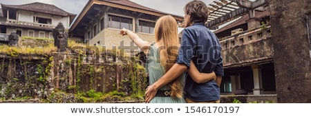 Foto stock: Happy Couple In Love In Abandoned And Mysterious Hotel In Bedugul Indonesia Bali Island Honeymoon