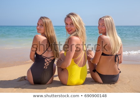 ストックフォト: Three Blonde Dutch Girls Sit On Beach