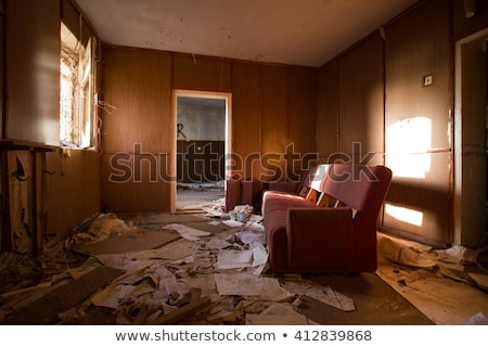 Foto d'archivio: Wall And Ceiling Of Abandoned House