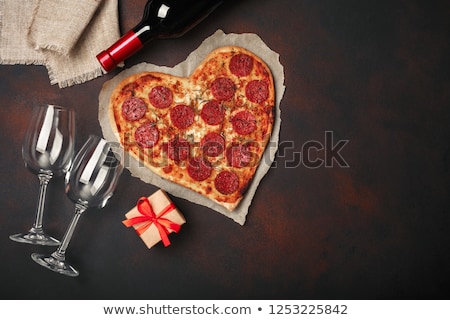 Foto stock: Heart Shaped Pizza