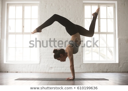 ストックフォト: Yoga Handstand