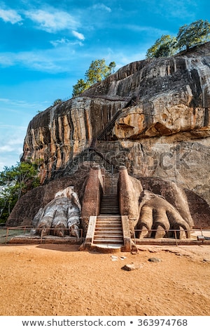 Foto stock: Lion Paws Pathway On Sigiriya Rock Sri Lanka